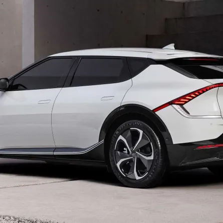 كيا اي في 6 - اختبار تصادم