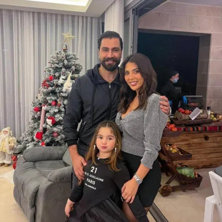 معتصم النهار وزوجته لين برنجكجكي وابنتهما - الصورة من حسابه على انستغرام