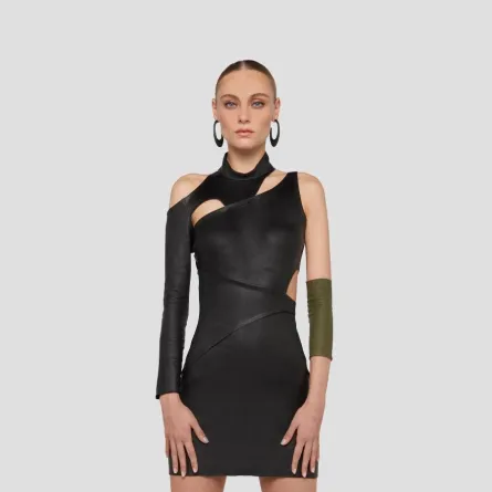 تنسيق الفستان الأسود القصير من جيترويس Jitrois