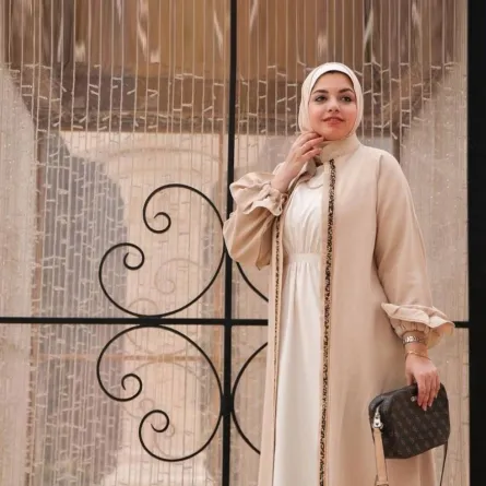 عباية بلون واحد من آية فوزي
