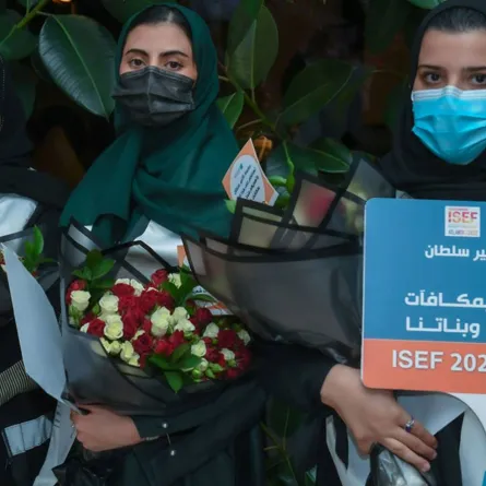   وفد من جامعة الأمير سلطان 