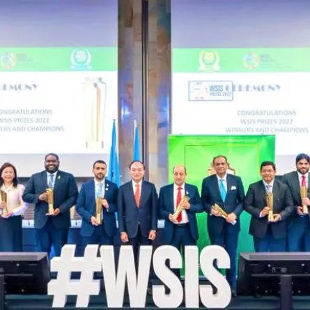 فوز وزارة التربية والتعليم الإماراتية بجائزة القمة العالمية - الصورة من حساب الوزارة