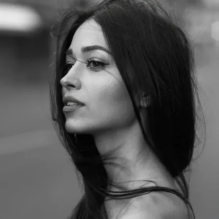  المصمّمة رينوا ياسين