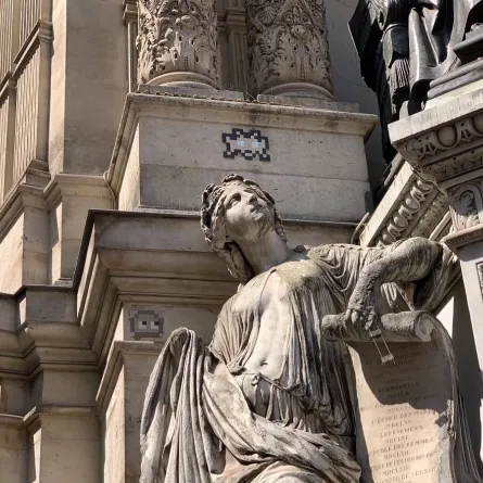 صورة تمثال شهير في فرنسا