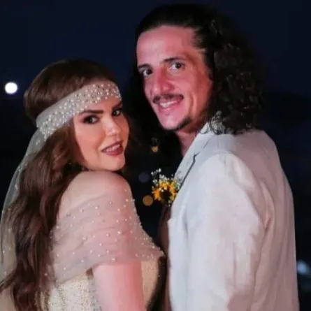 دنيا عبدالعزيز وزوجها مصطفى كامل- الصورة من حساب دنيا على إنستجرام