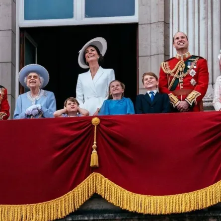 هل عدّلت كيت ميديلتون فستانها في اليوبيل البلاتيني؟