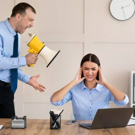 سلوكيات المديرك المتنمر