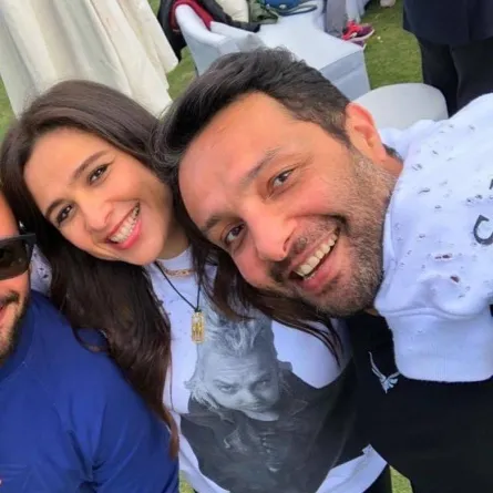 ياسمين عبد العزيز وشقيقها وائل - الصورة من صفحته على الفيس بوك