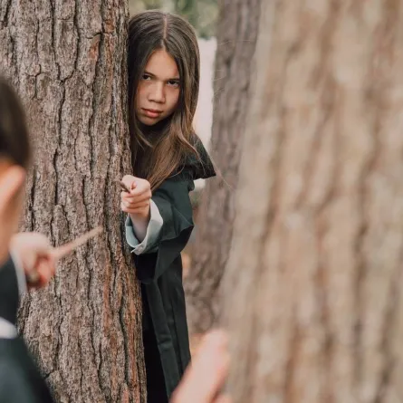 صورة لطفلة تغار من أخرى