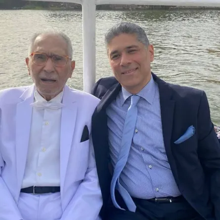 عبدالرحمن أبو زهرة مع نجله أحمد أبوزهرة - صورة من حساب أحمد على فيسبوك