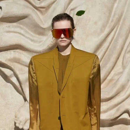 نظارات شمسية أحادية العدسة