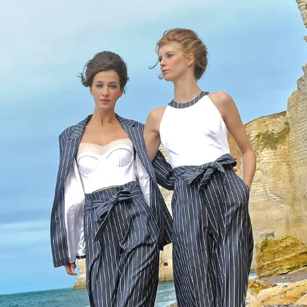 صيحة الأزياء المخطّطة لصيف 2022