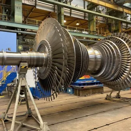 تركيب التوربينة البخارية لأكبر مركز لمعالجة النفايات - الصورة من وام