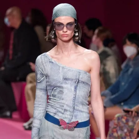 موديلات فساتين بكتف واحدة