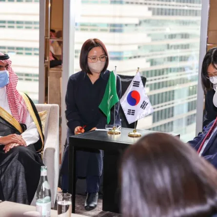 جانب من زيارة وزير الثقافة لكوريا - الصورة من حساب وزير الثقافة السعودي