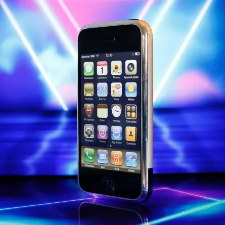 صورة آيفون يعمل بشبكة الجيل الثاني