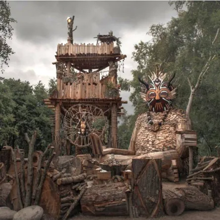 منحوتات توماس دامبو