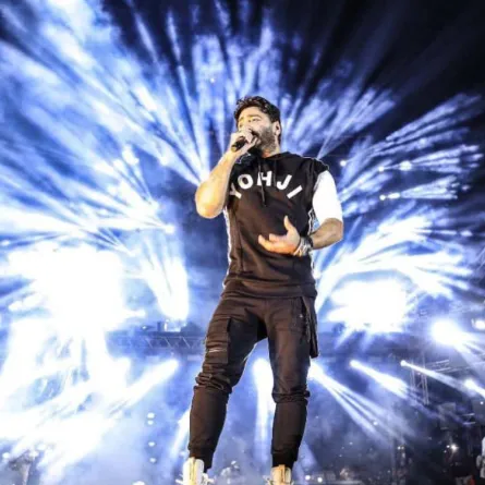 تامر حسني - صورة من صفحته الرسمية على "فيسبوك" 