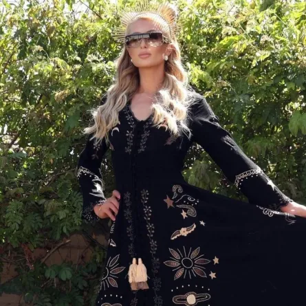 إطلالات باريس هيلتون