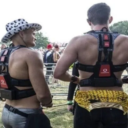 بدلة للصم للإحساس بالموسيقى 