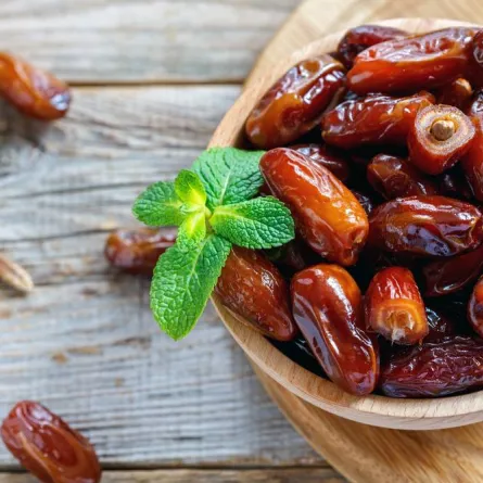 الغذاء والدواء السعودية تحذر من تناول التمر قبل غسله