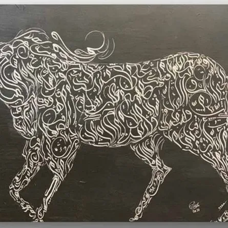 فنانة تستخدم الخط السنبلي في لوحاتها