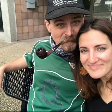 شاب وخطيبته