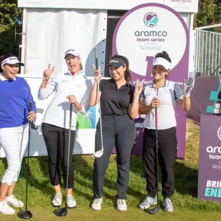 فريق جوانا جوستافسون وال3 سعوديات الفائز بالمركز الثالث في بطولة ProAm في بطولات سلسلة أرامكو في لندن
