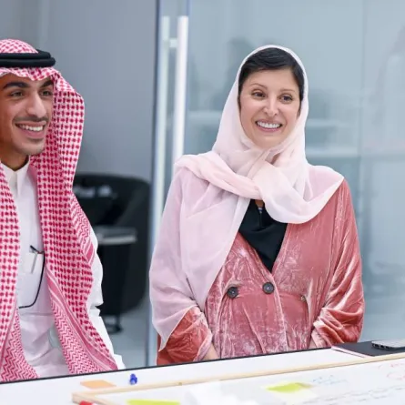 الأميرة نورة الفيصل والمصمم عبدالعزيز العبيد 