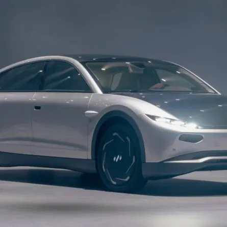 الكشف عن موعد تصنيع أول سيارة طاقة شمسية في العالم