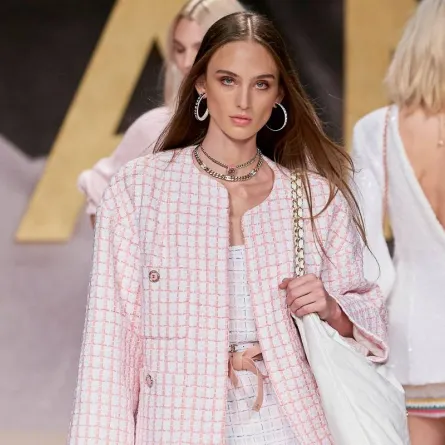 موديلات حقائب الكتف من شانيل Chanel