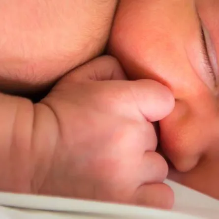 صورة لمولود يتألم