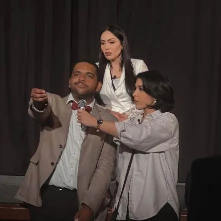 صورة من كواليس مسرحية " موعد مع معاليه" - من صفحة الفنان خالد المظفر على "انستغرام"