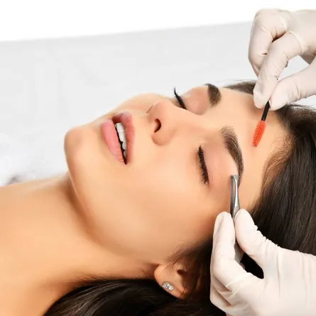 تنظيف الحواجب