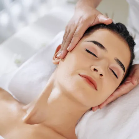 البقع الجلدية.. كيف تتخلصين منها قبل الزفاف؟