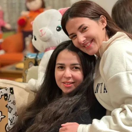 دنيا سمير غانم برفقة شقيقتها إيمي - صورة من حساب دنيا على " انستغرام"