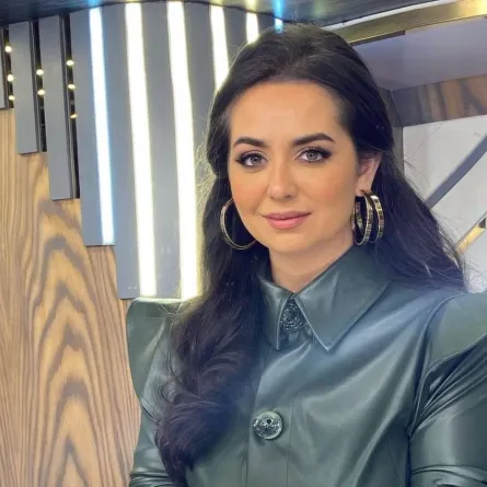 هبة مجدي تتذكر والدها الراحل في يوم الأب برسالة مؤثرة وصور نادرة من طفولتها