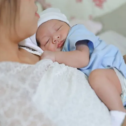 صورة لأم ورضيعها