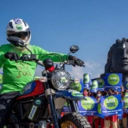 هندي يجوب العالم