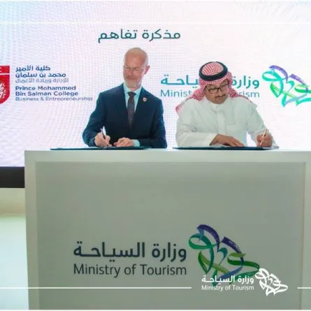 توقيع مذكرة تفاهم بين وزارة السياحة وكلية الأمير محمد بن سلمان للإدارة وريادة الأعمال - الصورة من حساب الوزارة على تويتر