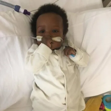 طفل معجزة يتماثل للشفاء بعد سنة في المستشفى جراء سكتة قلبية