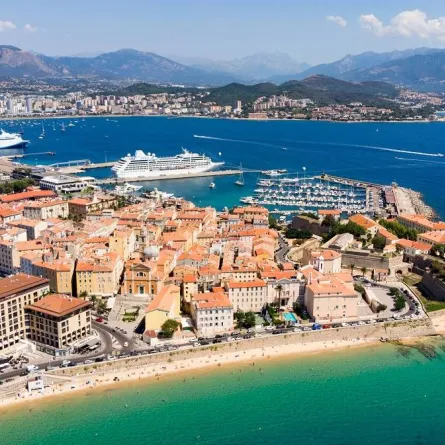 كورسيكا.. متعة الاسترخاء على شواطئ 