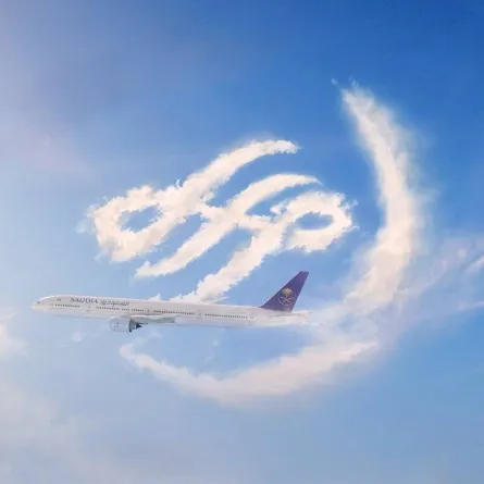 احتفاء الخطوط السعودية بإكمال 10 سنوات في عضوية تحالف «سكاي تيم» العالمي - الصورة من حساب الخطوط السعودية