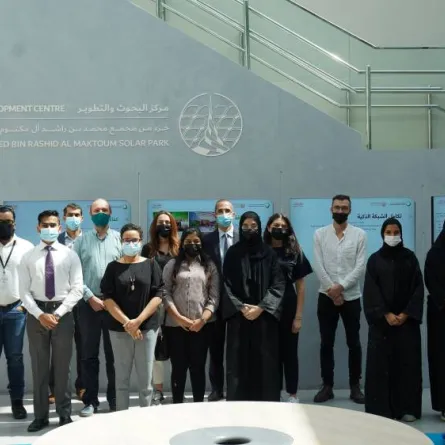 مركز بحوث هيئة كهرباء ومياه دبي يستقبل 16 وفداً عالمياً خلال الربع الأول. الصورة من "وام"