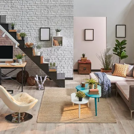 الدرج الداخلي في منطقة الاستقبال