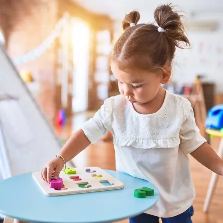 صورة لطفلة مع الأرقام