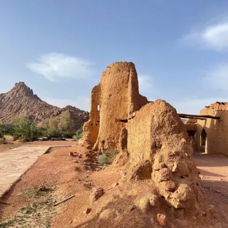 تظهر الصورة جانباً من قلعة حاتم الطائي.. مصدر الصورة إبراهيم الكيادي صاحب حساب  ibraheiem@ على منصة تويتر