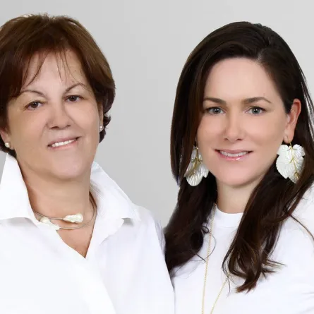 المصمّمة شاديا حاماتي وابنتها ساندرا