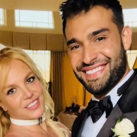 بريتني سبيرز وسام أصغري