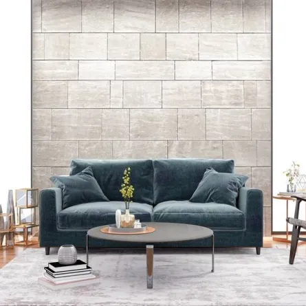 الجدار الرئيس في صالة الاستقبال مكسوّ بالسيراميك